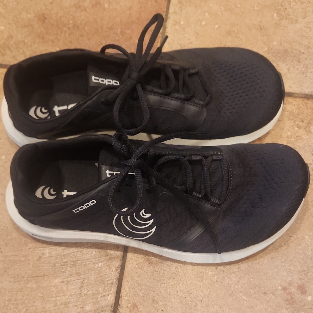 Topo Women's ST-5 Black Athletic Running Shoes , Worn 3-4 Times Sz 9.5